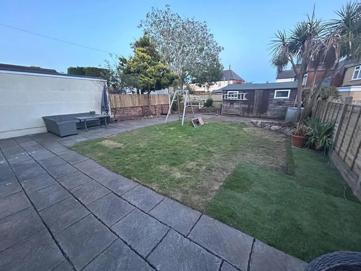 Beautiful Large Family Home Cardiff 0*,  United Kingdom